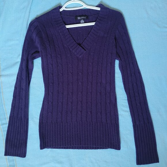 ⭐5FOR$20⭐ BB Essential- Purple V-Neck Sweater, Small - Picture 1 of 2